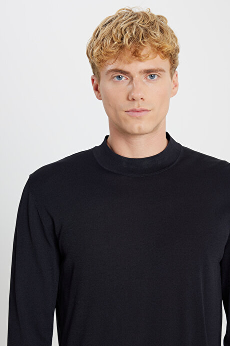 Standart Fit Normal Kesim Yarım Balıkçı Yaka Triko Basic Siyah Kazak resmi