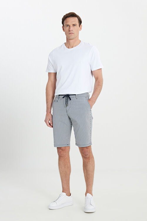 Slim Fit Dar Kesim Yan Cepli Gofre Desenli Lacivert Şort4A0223200001LAC