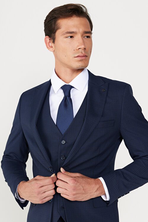 Slim Fit Dar Kesim Kırlangıç Yaka Kareli Yünlü Yelekli Lacivert-Siyah Yelekli Takım Elbise4A3123100017LSY