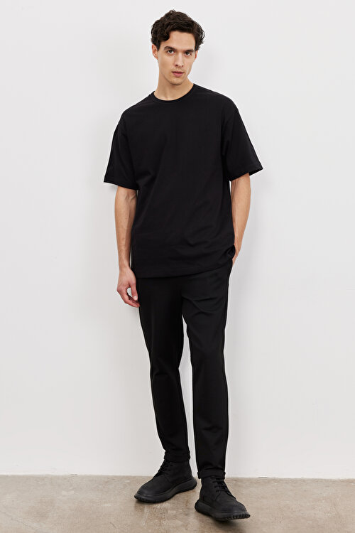 Oversize Bol Kesim Bisiklet Yaka %100 Pamuk Kısa Kollu Siyah Tişört4A4823100008SYH