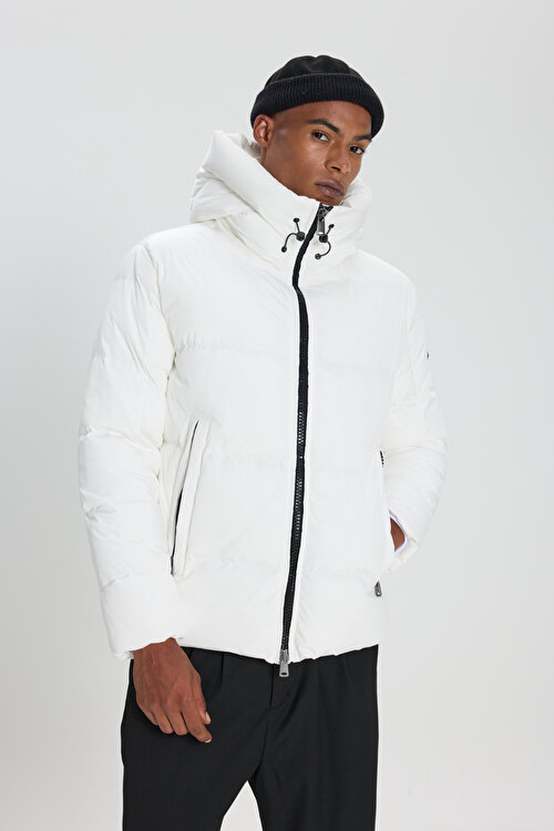 Standart Fit Normal Kesim Çıkmalı Kapüşonlu Dik Yaka Yan Cepli Beyaz Mont4C0825100102BYZ