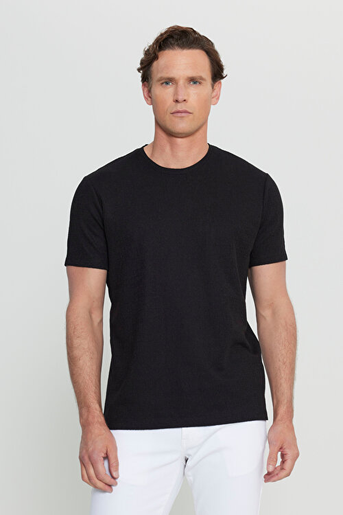 Pamuklu Slim Fit Dar Kesim Bisiklet Yaka Jakarlı Esnek Siyah TişörtACE091252300SYH