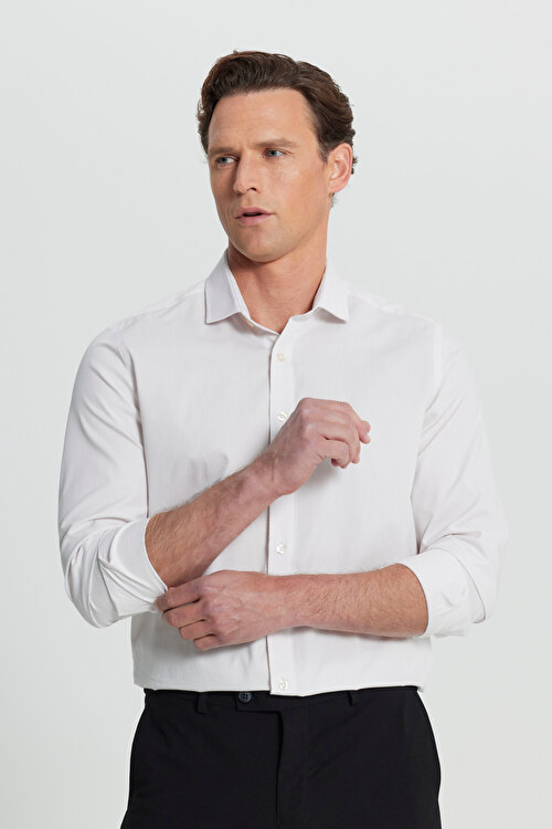 Slim Fit Dar Kesim Küçük İtalyan Yaka Armürlü Bej GömlekCOE020252179BEJ