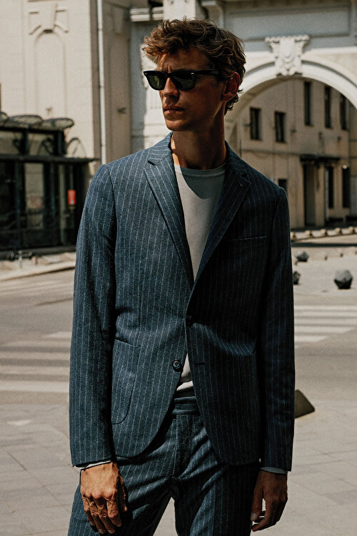 Yünlü Sıcak Tutan Slim Fit Dar Kesim Kırlangıç Yaka Kapak Cepli Çizgili Mavi Takım ElbiseCOE302510037MAV